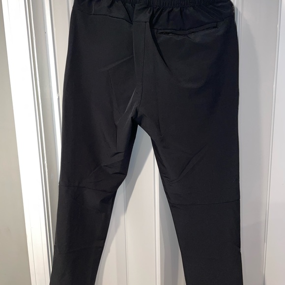 Banana Republic men’s slim fit, 32 x 32 black pants with elastic in waist - Picture 4 of 6